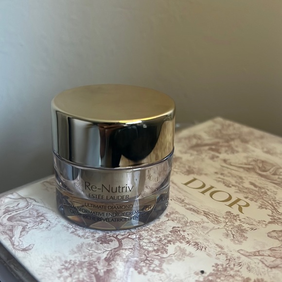 RE-NUTRIV ULTIMATE DIAMOND SCULPTED TRANSFORMATION CREME MOISTURIZER .5oz